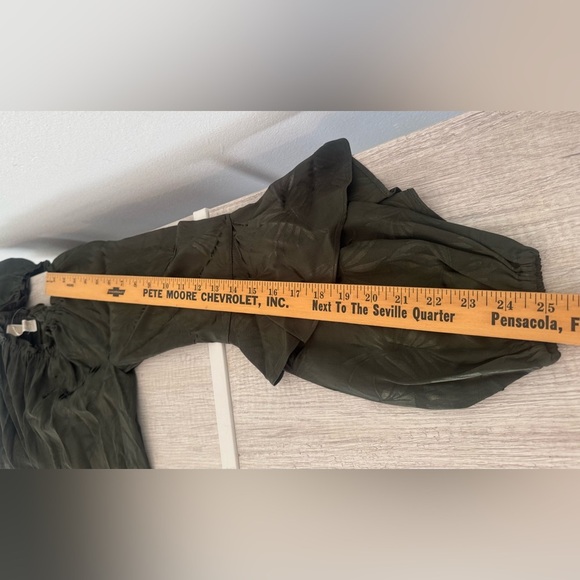 Michael Kors Jacquard Satin Off Shoulder Top Ivy Pattern Bell Puff Sleeve NWT Sm - Picture 8 of 10